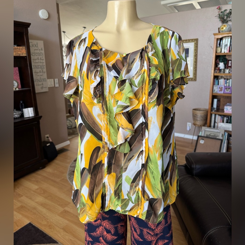 Apt 9 multicolored short ruffled sleeves Vneck w/button at top blouse-size 1X